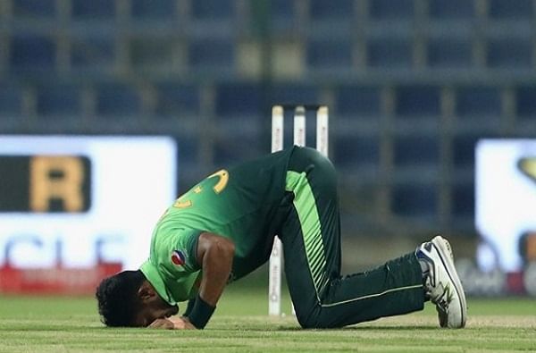 ‘दहशतवादी देश सोडून द्यायला हवा’ ट्विट लाईक केले, पाकिस्तानी क्रिकेटर मोहम्मद आमिर अडचणीत
