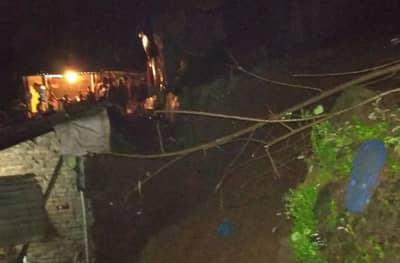 ठाण्यात घरावर दरड कोसळली, वडील आणि मुलाचा मृत्यू, एकजण जखमी