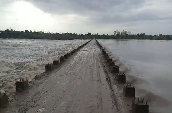 राज्यात मुसळधार पाऊस सुरुच, अनेक जिल्ह्यांमध्ये शाळांना सुट्टी