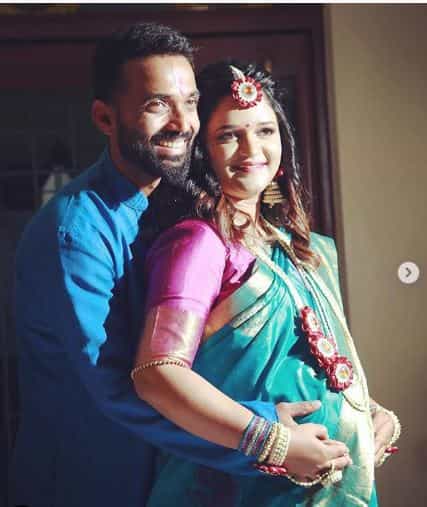 टीम इंडियाच्या कसोटी संघाचा उपकर्णधार अजिंक्य रहाणेच्या घरी चिमुकला पाहुणा येणार आहे.