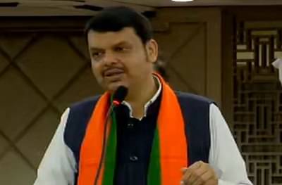 आधी सुजयला पकडलं, राधाकृष्ण सापडले, वैभवला पकडलं मधुकर पिचड मिळाले, मुख्यमंत्र्यांनी रणनीती सांगितली!