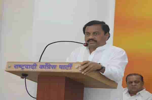 माझी निष्ठा पवार साहेबांवर, पक्ष सोडणार नाही : सुनील तटकरे