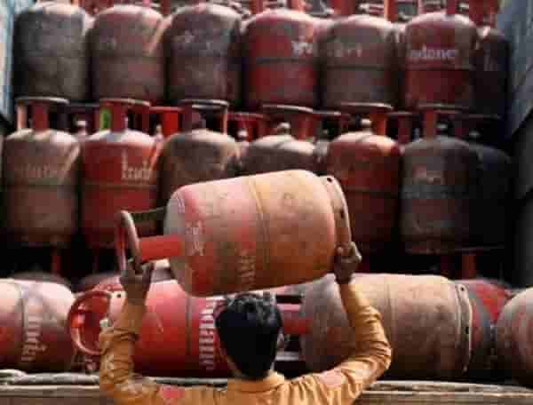 सर्वसामान्यांना धक्का, सलग तिसऱ्या महिन्यात एलपीजीच्या दरात वाढ