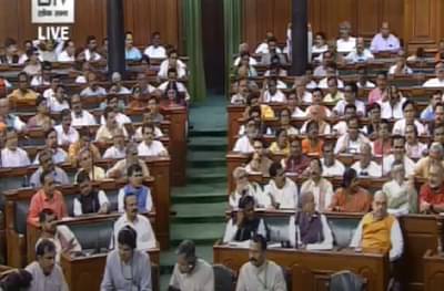 खासदारांच्या बसण्याच्या जागा निश्चित, स्मृती इराणी पुढच्या रांगेत