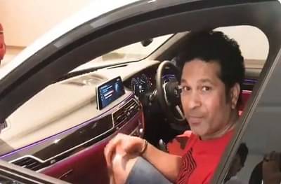 VIDEO : सचिन तेंडुलकर बाजूच्या सीटवर, ड्रायव्हींग सीटवर मिस्टर इंडिया?
