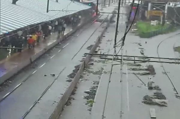 पाऊस LIVE UPDATE | LTT स्थानकावरुन लांब पल्ल्याच्या गाड्या रद्द, 5000 प्रवासी अडकले