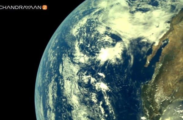 चंद्रयान 2 मधील विक्रम लँडरद्वारे पृथ्वीचा सुंदर फोटो क्लिक करण्यात आला आहे.