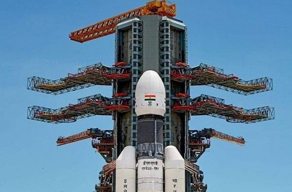 चंद्रयान-2 ला चंद्राच्या दक्षिण ध्रुवापर्यंत पोहोचण्यासाठी 48 दिवस लागणार आहेत.