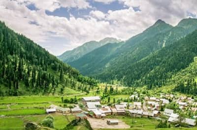 गुंतवणुकीसाठी काश्मीरचं मैदान मोकळं, भल्या मोठ्या घराची किंमत केवळ 9 लाख रुपये!