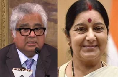 रात्री 8.50 वा. फोन झाला, सुषमा स्वराज यांनी उद्या 1 रुपये फी घेण्यासाठी बोलावलं होतं, हरीश साळवेंना धक्का