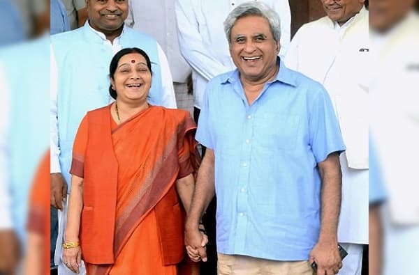 आणीबाणीच्या काळात प्रेम, कुटुंबाचा विरोध असतानाही विवाह, सुषमा स्वराज यांची अनोखी लव्हस्टोरी