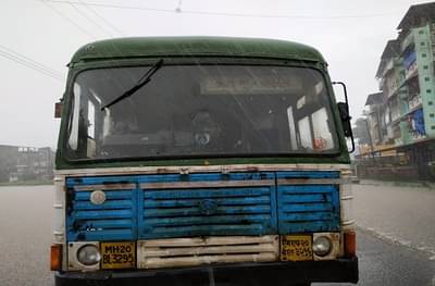 रात्री अडीच वाजता एसटी पुरात अडकली, दैव बलवत्तर म्हणून 25 जण वाचले