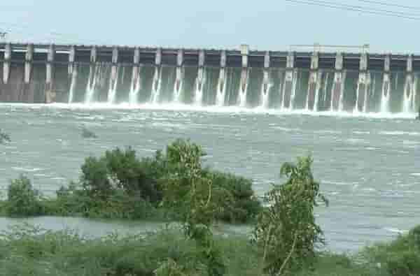 पाऊस LIVE : कोयणा धरणाचे दरवाजे 16 फुटांवर उघडले, पूरपरिस्थिती आणखी गंभीर होण्याची शक्यता