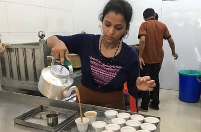 या चहाच्या स्टॉलवरील स्वच्छता पाहून तुम्ही अवाक व्हाल!