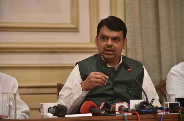 देवेंद्र फडणवीस यांची औरंगाबादेत गुप्त बैठक, पंकजांच्या नाराजीवर चर्चा झाल्याची शक्यता देवेंद्र फडणवीस यांची औरंगाबादेत गुप्त बैठक, पंकजांच्या नाराजीवर चर्चा झाल्याची शक्यता