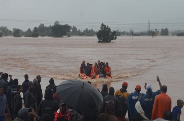 Kolhapur Flood | अंत्यसंस्काराला जागा नाही, वृत्तपत्र छापायला वीज नाही, कोल्हापूरच्या पूरस्थितीचे थरकाप उडवणारे 7 मुद्दे