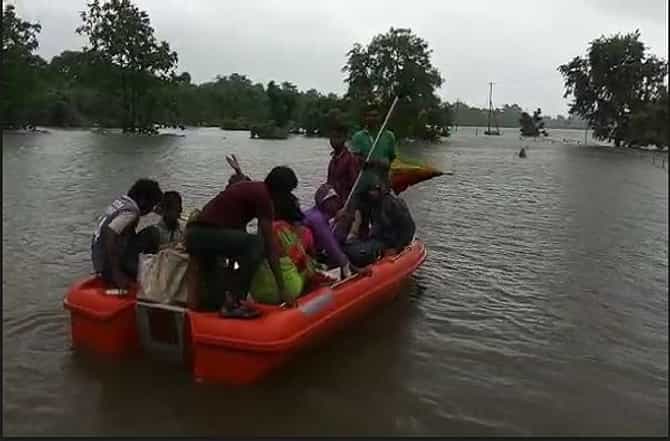 बारवी धरणाजवळ कोळे गावाला बेटाचं स्वरुप, गावकऱ्यांना बोट प्रवासाशिवाय पर्याय नाही