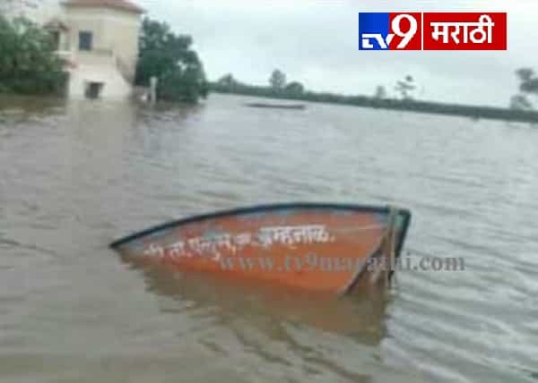 सांगली : पलूस तालुक्यातील ब्रह्मनाळ या पुराने वेढलेल्या गावात बोट उलटून जवळपास 14 जणांचा मृत्यू झाला. गुरुवारी 8 ऑगस्टला ही दुर्घटना घडली. त्यानंतर आज टीव्ही 9 मराठीची टीम घटनास्थळी दाखल झाली.