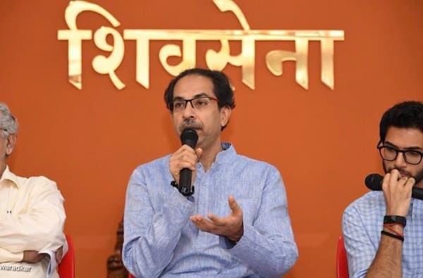 महापुराचे संकट असताना निवडणुकांचा विचार डोक्यात कसा येतो? उद्धव ठाकरेंचा राज ठाकरेंना टोला