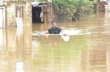 Sangli Flood : सांगलीतील जुनी धामनीकडे प्रशासनाचं अद्यापही दुर्लक्ष, छातीभर पाण्यात गावकऱ्यांचा जीवघेणा प्रवास