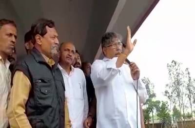 तक्रारी करुन काही होणार नाही, ए गप्प’, चंद्रकांत पाटलांनी पूरग्रस्ताला झापलं!