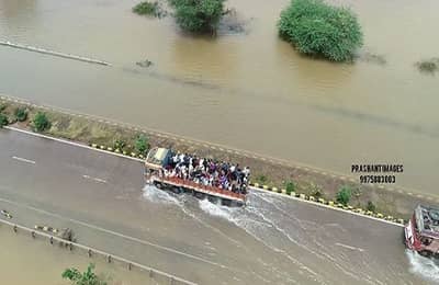 पूरग्रस्त भागात 30 हजार रुपये प्रति जनावर, गोठ्यासाठी 2100 रुपये मिळणार