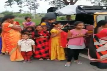 Viral Video : भरगच्च रिक्षा पोलिसांनी थांबवली, रिक्षातून उतरले तीन-चार नव्हे, 24 जण!