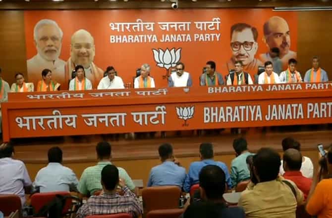 अख्खा पक्ष फोडला, भाजपचे शून्याहून थेट दहा आमदार