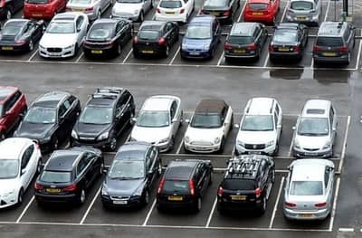 ऑटो क्षेत्रात मंदी, टाटा, महिंद्रानेही निर्मिती थांबवली, आतापर्यंत अडीच लाख बेरोजगार