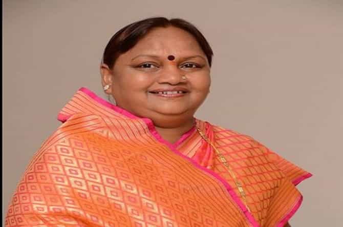 वडील 9 वेळा काँग्रेसचे खासदार, आता आमदार असलेली मुलगी शिवबंधन बांधणार?