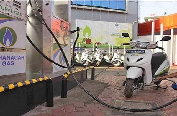 मुंबईतील सीएनजी स्टेशनवरील पुरवठा पूर्वपदावर, वाहनांच्या रांगा ओसरल्या