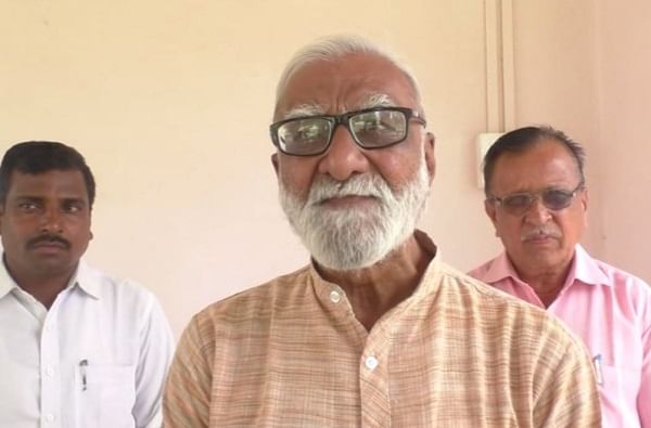 नदीजोड प्रकल्प म्हणजे कोरड्या नद्या जोडून खिशे ओले करण्याचा महाउद्योग : पर्यावरण तज्ज्ञ एच. एम. देसरडा नदीजोड प्रकल्प म्हणजे कोरड्या नद्या जोडून खिशे ओले करण्याचा महाउद्योग : पर्यावरण तज्ज्ञ एच. एम. देसरडा