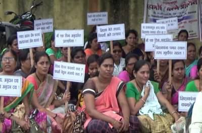 शासनाने शाळांना अनुदान न दिल्यास नाईलाजाने नक्षली होवू, शिक्षकांचा निर्वाणीचा इशारा