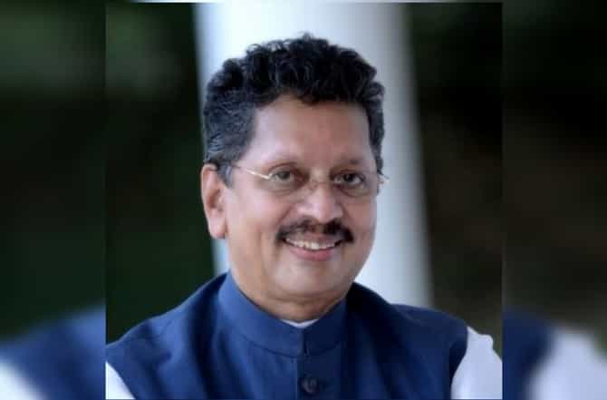 विधानसभा निवडणुकीत गृहराज्यमंत्री दीपक केसरकर यांची प्रतिष्ठा पणाला, राणेंच्या विरोधासह पक्षांतर्गत गटबाजीचं आव्हान