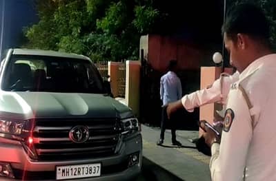 सोलापुरात सुप्रिया सुळेंच्या ताफ्यावर पोलिसांची कारवाई