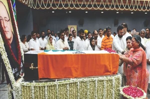अरुण जेटलींच्या अंत्यसंस्कारावेळी बाबुल सुप्रियोंसह 11 जणांचे मोबाईल चोरीला