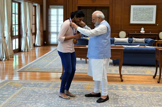 तू देशाची शान आहेस, मोदींकडून पी. व्ही. सिंधूचं कौतुक