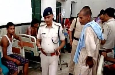 मुलीच्या छेडछाडीला विरोध, कुटुंबातील 16 जणांवर अॅसिड हल्ला