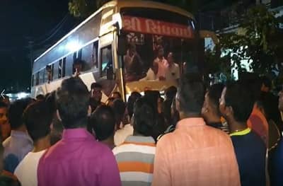 पैसे घेतले पण बसच सोडली नाही, विरारमध्ये भाजपकडून गणेशभक्तांची फसवणूक