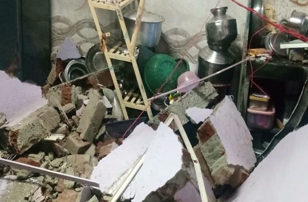 मालाडमध्ये सिलेंडर स्फोटात घर उद्धवस्त, भिंत कोसळून महिलेचा मृत्यू