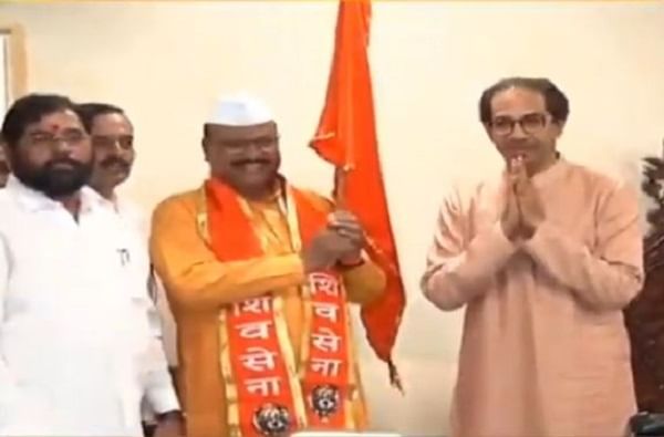 आधी उद्धव ठाकरेंचा आशीर्वाद घेणार, मग सभागृहात जाणार, अब्दुल सत्तार यांना शिवसेनेकडून सिल्लोडची उमेदवारी! आधी उद्धव ठाकरेंचा आशीर्वाद घेणार, मग सभागृहात जाणार, अब्दुल सत्तार यांना शिवसेनेकडून सिल्लोडची उमेदवारी!