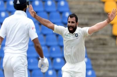 वेस्ट इंडिजमध्ये खेळत असलेल्या मोहम्मद शमीविरोधात अटक वॉरंट