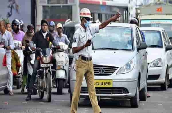 तुमच्या नावावर वाहतूक नियम मोडल्याचा दंड जमा आहे का हे कसं पाहाल?