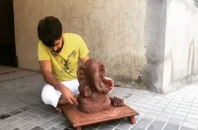 VIDEO : रितेश देशमुखचा इको फ्रेंडली गणेशोत्सव, स्वत: साकारली बाप्पाची मूर्ती