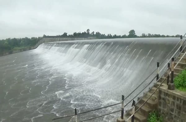 पुणेकरांसाठी खुशखबर, धरणांमध्ये मुबलक पाणी, खडकवासला धरण 92.61 टक्के भरलं
