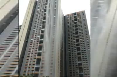 मुंबईतील गगनचुंबी इमारतीतून धबधबा, काय खरं काय खोटं?