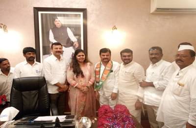 मेटेंना पंकजा मुंडेंशी वैर महागात, शिवसंग्रामचे सर्व जिल्हा परिषद सदस्य भाजपात