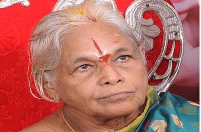 57 वर्षांच्या संसारानंतर मातृत्वसुख, 74 व्या वर्षी जुळ्या मुलींना जन्म देत विश्वविक्रम