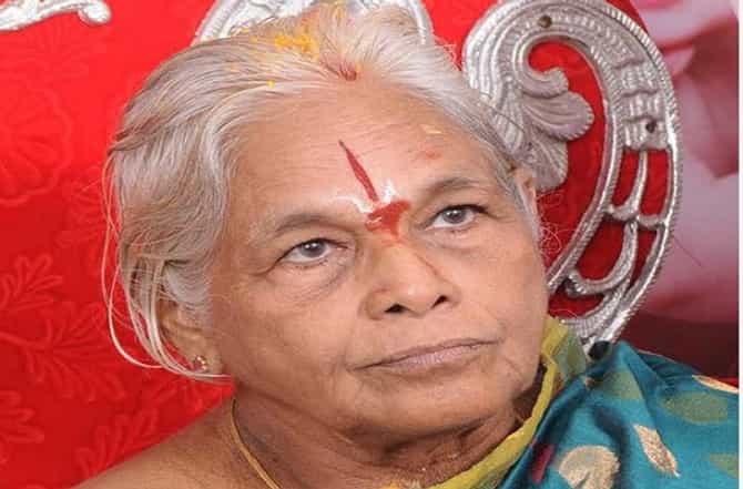 57 वर्षांच्या संसारानंतर मातृत्वसुख, 74 व्या वर्षी जुळ्या मुलींना जन्म देत विश्वविक्रम