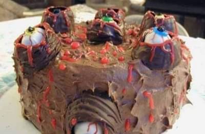 तेलंगणामध्ये बर्थडे केक खाल्ल्याने वडील आणि मुलाचा मृत्यू